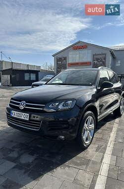 Позашляховик / Кросовер Volkswagen Touareg 2010 в Києві