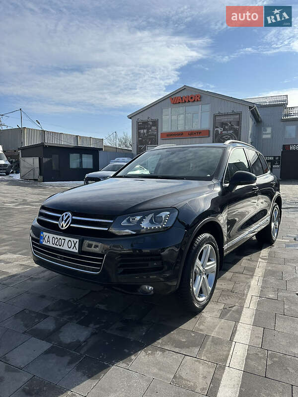 Позашляховик / Кросовер Volkswagen Touareg 2010 в Києві