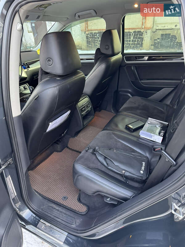 Внедорожник / Кроссовер Volkswagen Touareg 2012 в Полтаве