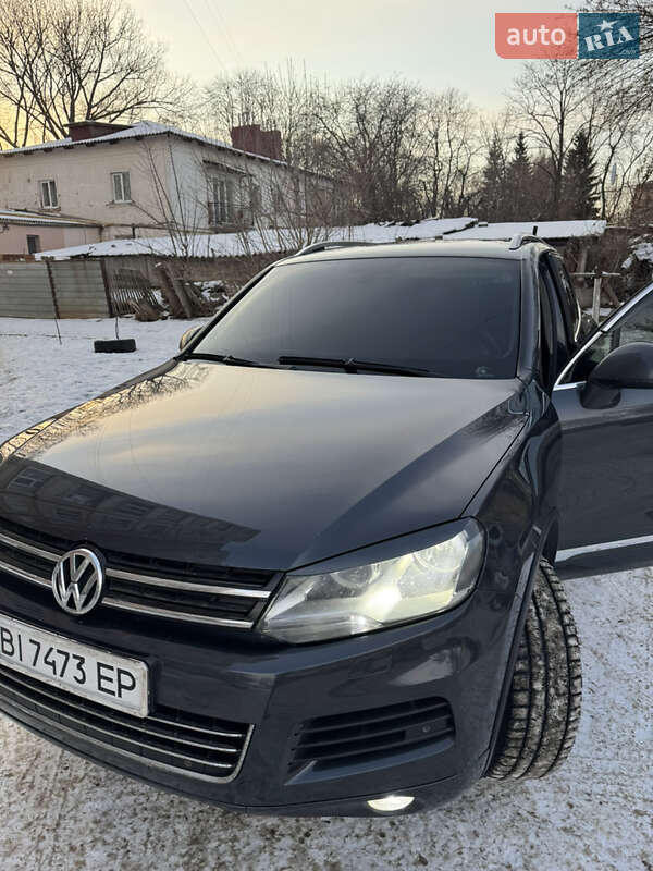 Внедорожник / Кроссовер Volkswagen Touareg 2012 в Полтаве
