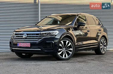 Позашляховик / Кросовер Volkswagen Touareg 2020 в Рівному