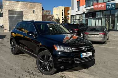 Позашляховик / Кросовер Volkswagen Touareg 2013 в Рівному