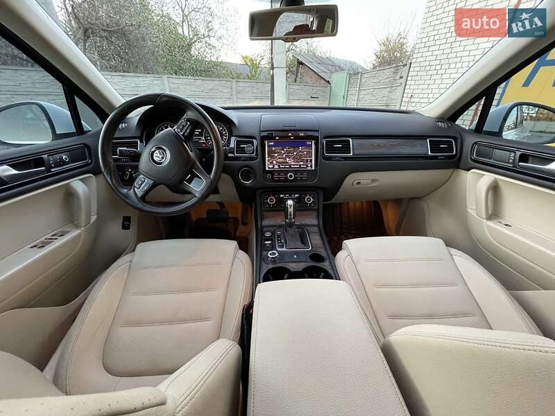 Позашляховик / Кросовер Volkswagen Touareg 2013 в Києві