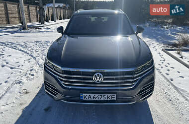 Позашляховик / Кросовер Volkswagen Touareg 2018 в Києві