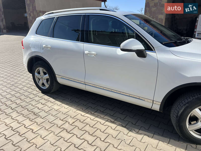 Внедорожник / Кроссовер Volkswagen Touareg 2012 в Тернополе