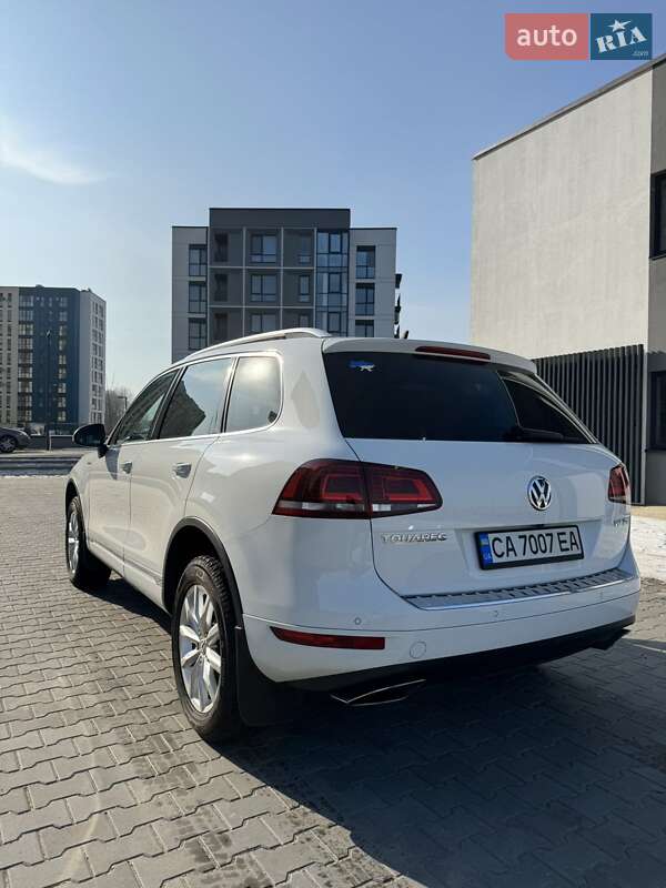 Позашляховик / Кросовер Volkswagen Touareg 2013 в Києві