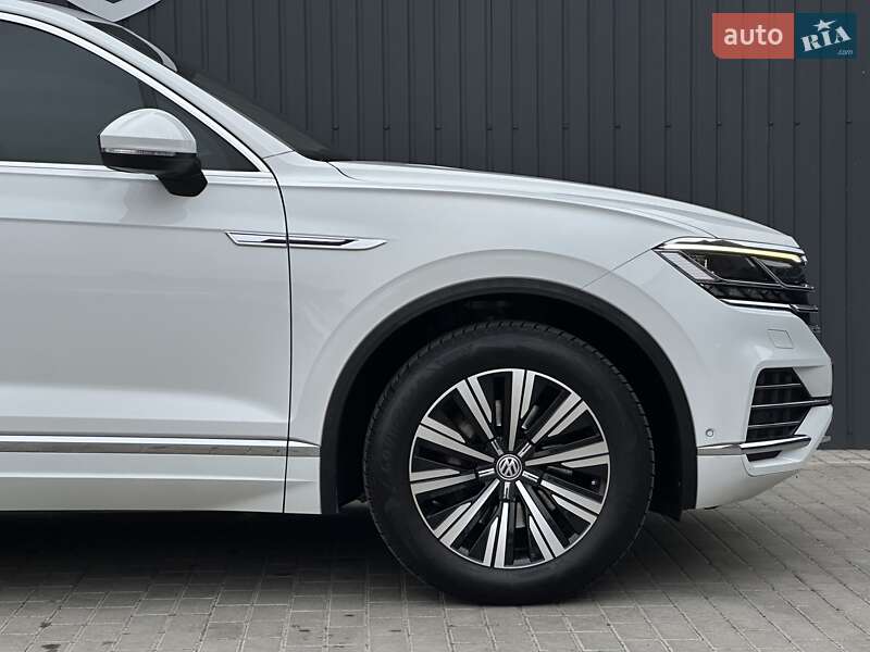 Позашляховик / Кросовер Volkswagen Touareg 2018 в Мукачевому