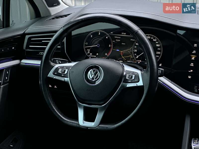 Позашляховик / Кросовер Volkswagen Touareg 2018 в Мукачевому