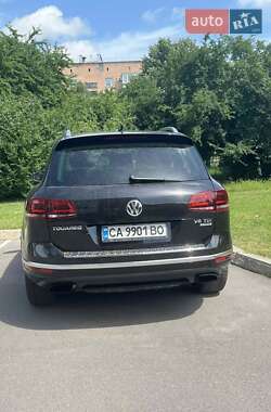 Позашляховик / Кросовер Volkswagen Touareg 2016 в Умані