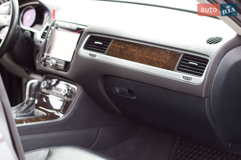 Позашляховик / Кросовер Volkswagen Touareg 2012 в Фастові