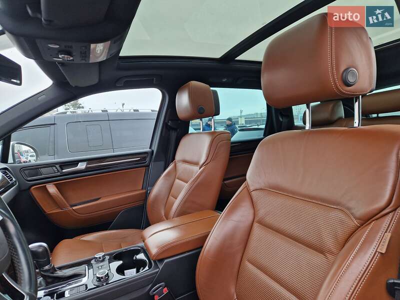 Позашляховик / Кросовер Volkswagen Touareg 2013 в Києві