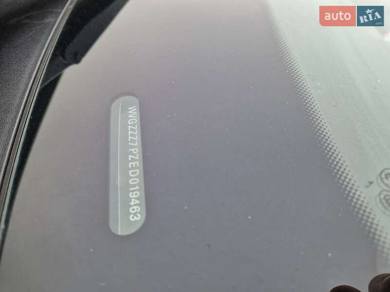 Позашляховик / Кросовер Volkswagen Touareg 2013 в Києві