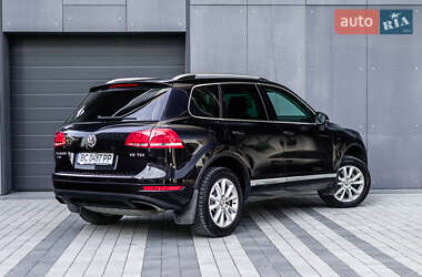Внедорожник / Кроссовер Volkswagen Touareg 2012 в 