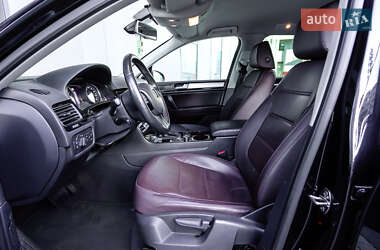 Внедорожник / Кроссовер Volkswagen Touareg 2012 в 