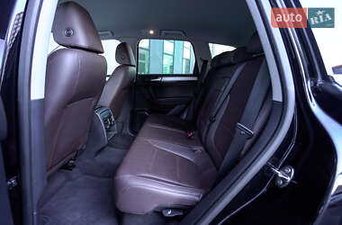 Внедорожник / Кроссовер Volkswagen Touareg 2012 в 
