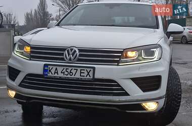 Позашляховик / Кросовер Volkswagen Touareg 2015 в Києві