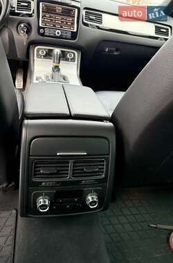 Внедорожник / Кроссовер Volkswagen Touareg 2013 в 