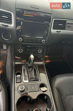 Внедорожник / Кроссовер Volkswagen Touareg 2012 в 