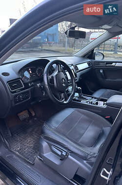 Позашляховик / Кросовер Volkswagen Touareg 2011 в 