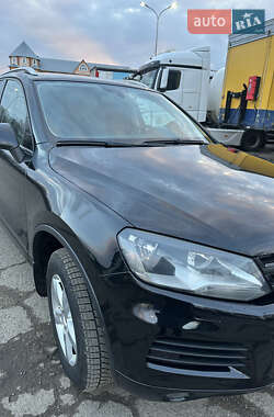 Позашляховик / Кросовер Volkswagen Touareg 2011 в 
