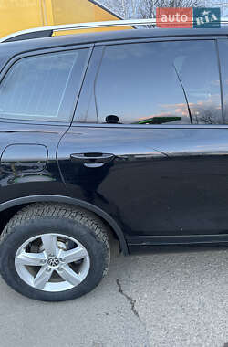 Позашляховик / Кросовер Volkswagen Touareg 2011 в 