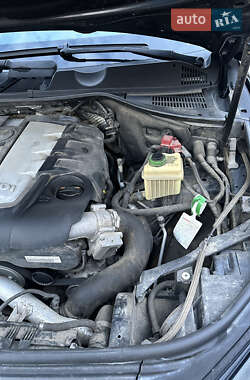 Позашляховик / Кросовер Volkswagen Touareg 2011 в 
