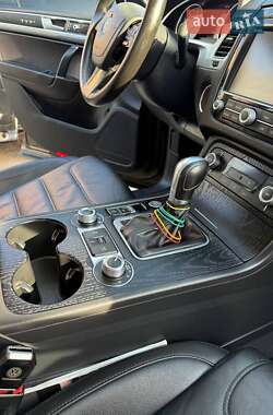 Позашляховик / Кросовер Volkswagen Touareg 2017 в 