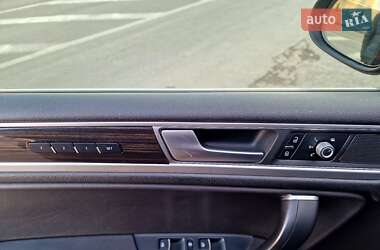 Внедорожник / Кроссовер Volkswagen Touareg 2016 в 