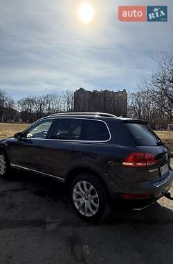 Внедорожник / Кроссовер Volkswagen Touareg 2013 в 