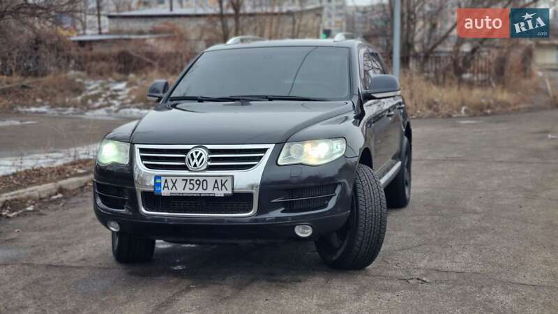 Позашляховик / Кросовер Volkswagen Touareg 2008 в Харкові