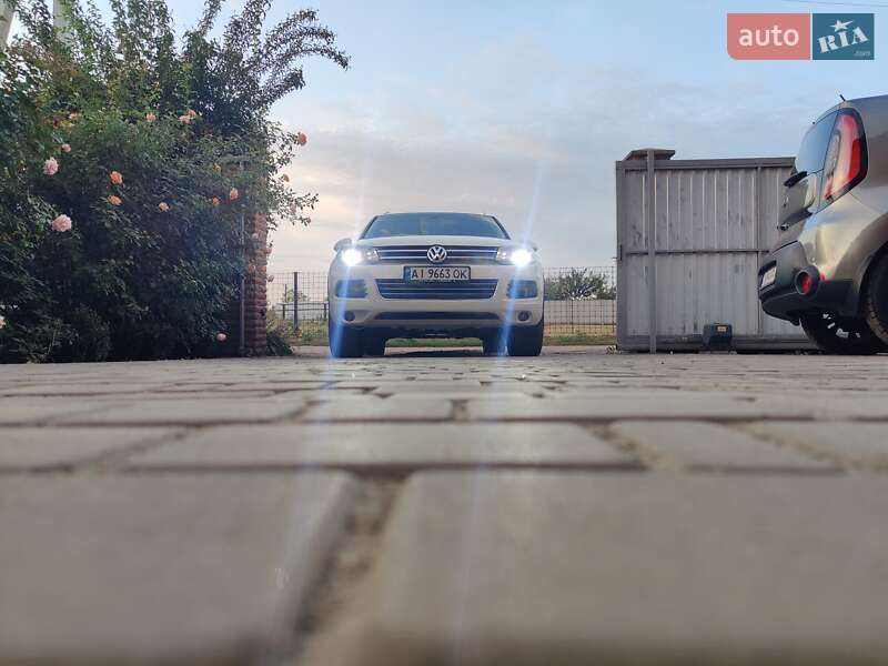 Внедорожник / Кроссовер Volkswagen Touareg 2010 в Фастове