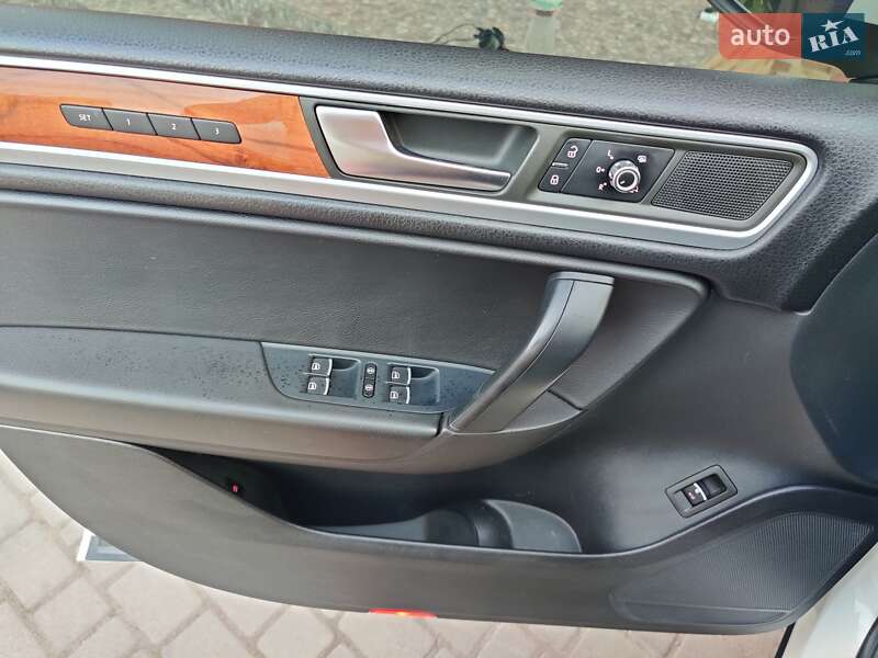 Внедорожник / Кроссовер Volkswagen Touareg 2010 в Фастове