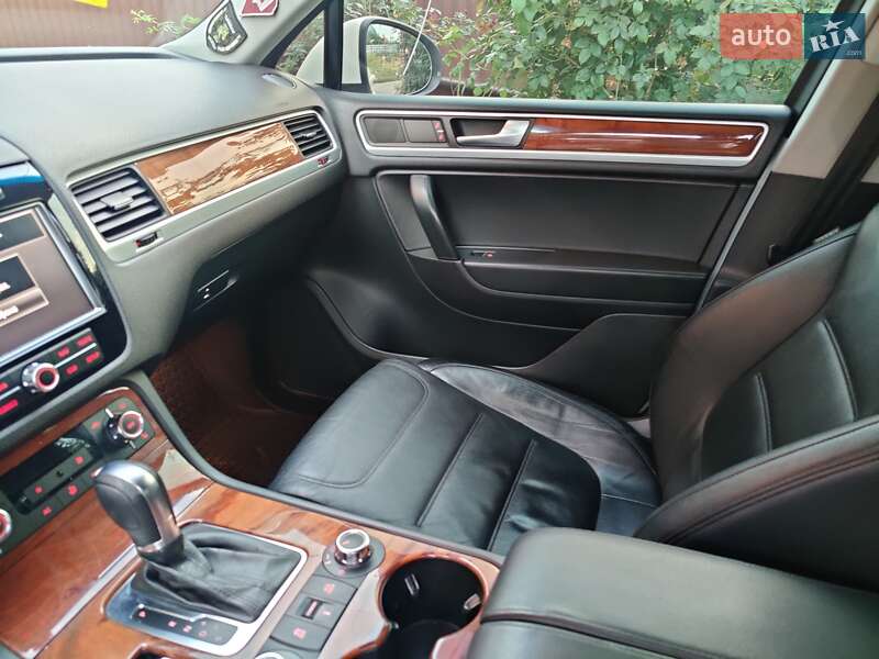 Внедорожник / Кроссовер Volkswagen Touareg 2010 в Фастове