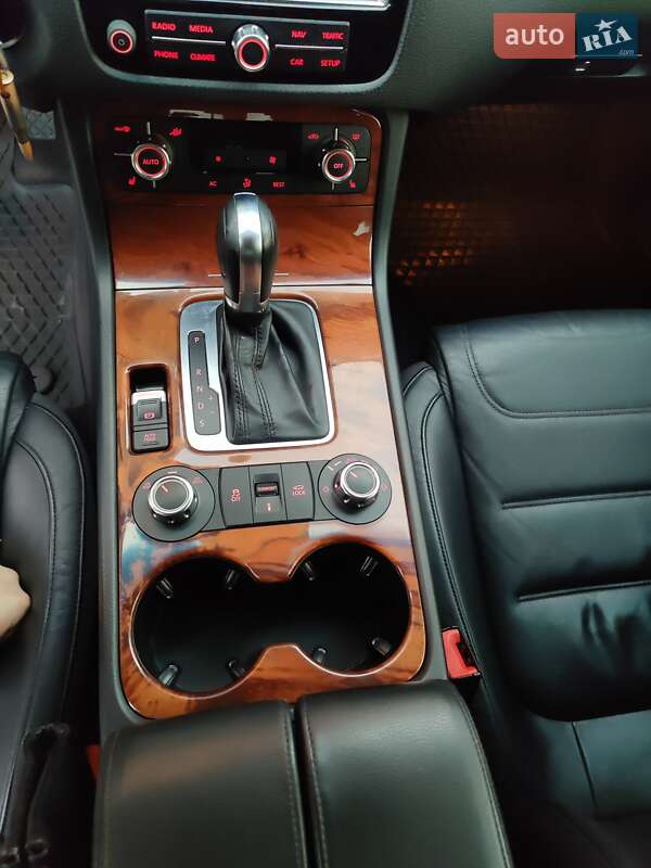 Внедорожник / Кроссовер Volkswagen Touareg 2010 в Фастове