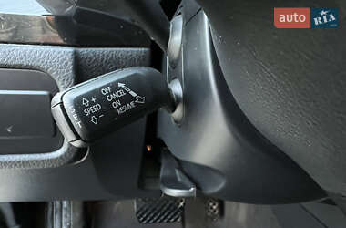 Внедорожник / Кроссовер Volkswagen Touareg 2013 в 