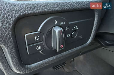 Внедорожник / Кроссовер Volkswagen Touareg 2013 в 