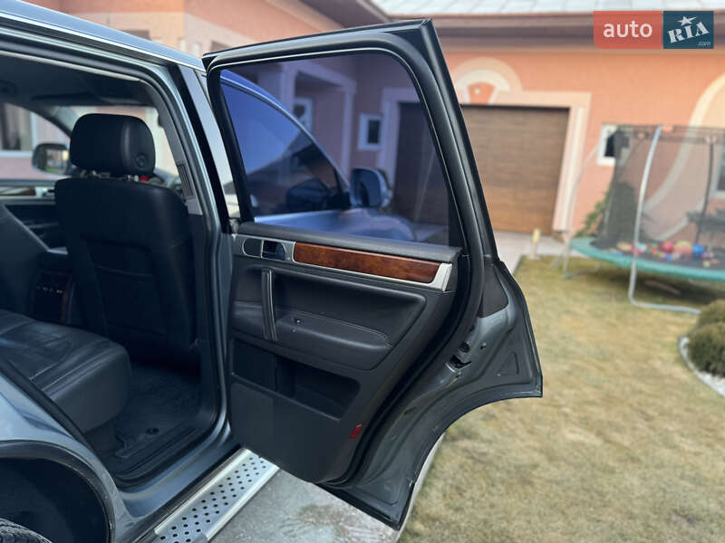 Внедорожник / Кроссовер Volkswagen Touareg 2007 в Черновцах