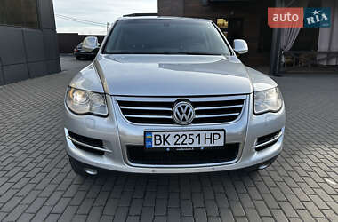 Внедорожник / Кроссовер Volkswagen Touareg 2008 в 