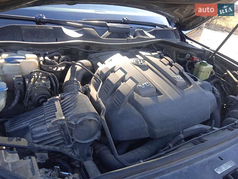 Позашляховик / Кросовер Volkswagen Touareg 2013 в Надвірній