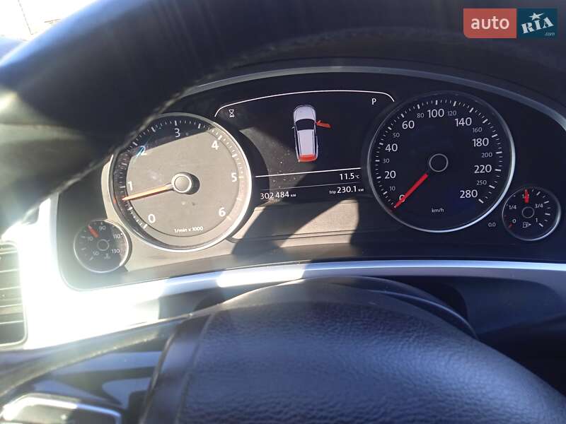Позашляховик / Кросовер Volkswagen Touareg 2013 в Надвірній