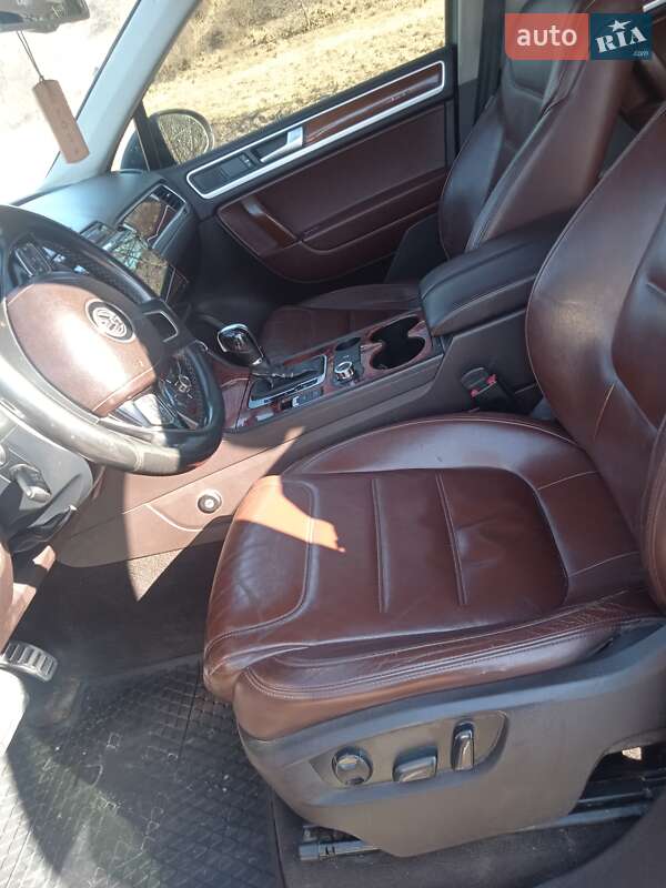 Позашляховик / Кросовер Volkswagen Touareg 2013 в Надвірній