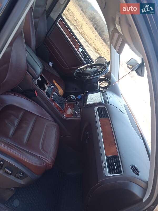 Позашляховик / Кросовер Volkswagen Touareg 2013 в Надвірній