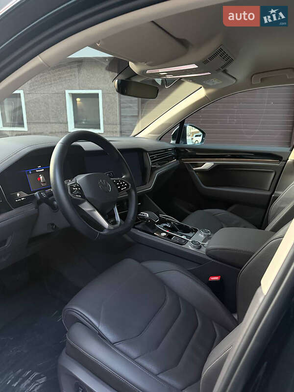 Позашляховик / Кросовер Volkswagen Touareg 2020 в Києві