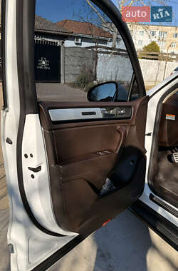 Внедорожник / Кроссовер Volkswagen Touareg 2014 в 