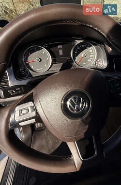 Внедорожник / Кроссовер Volkswagen Touareg 2014 в 