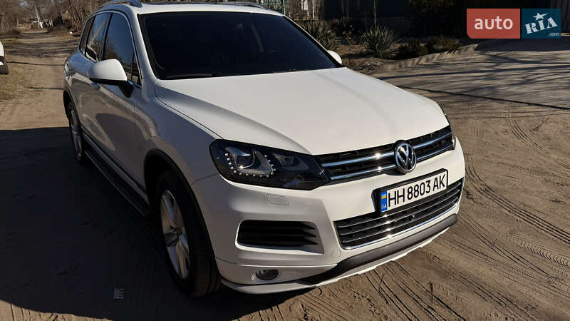 Внедорожник / Кроссовер Volkswagen Touareg 2014 в 