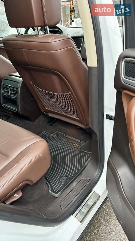 Внедорожник / Кроссовер Volkswagen Touareg 2014 в Знаменке