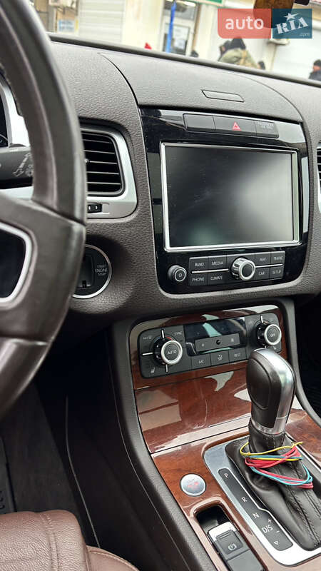 Внедорожник / Кроссовер Volkswagen Touareg 2014 в Знаменке