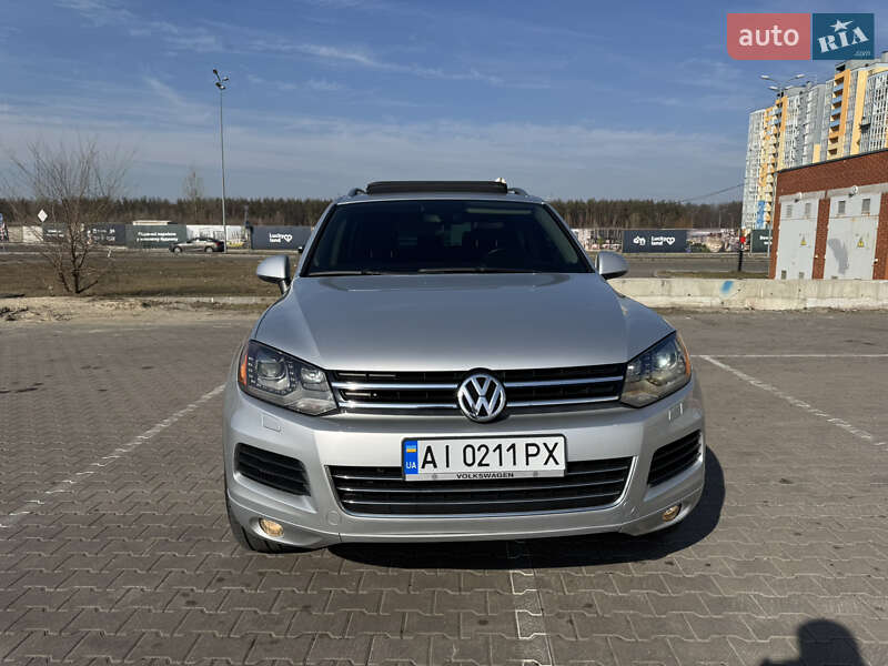 Позашляховик / Кросовер Volkswagen Touareg 2011 в Києві