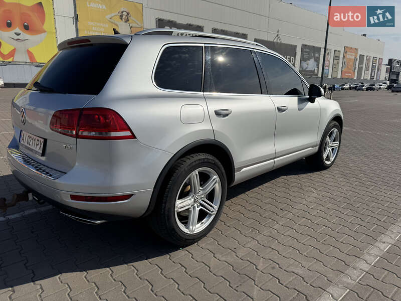 Позашляховик / Кросовер Volkswagen Touareg 2011 в Києві